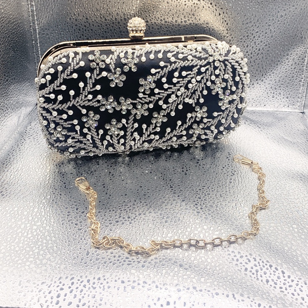 Black and white pearl clutch ￼